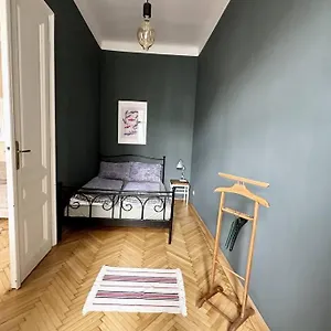 Ruhige & Grosse Altbauwohnung 7min Zum Zentrum Apartament